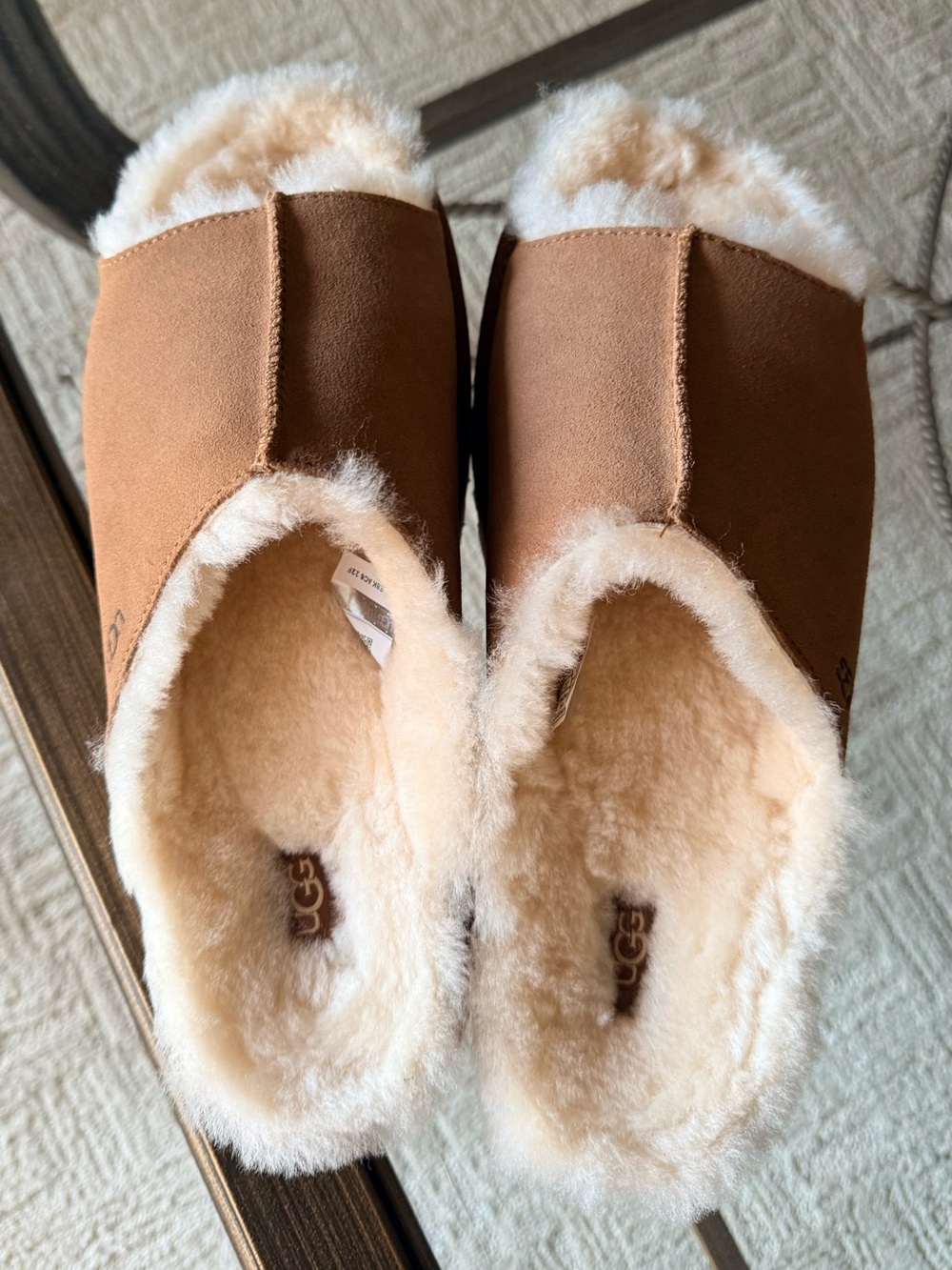 NWT- UGG Women's Chestnut Suede Sheepskin Clogs
